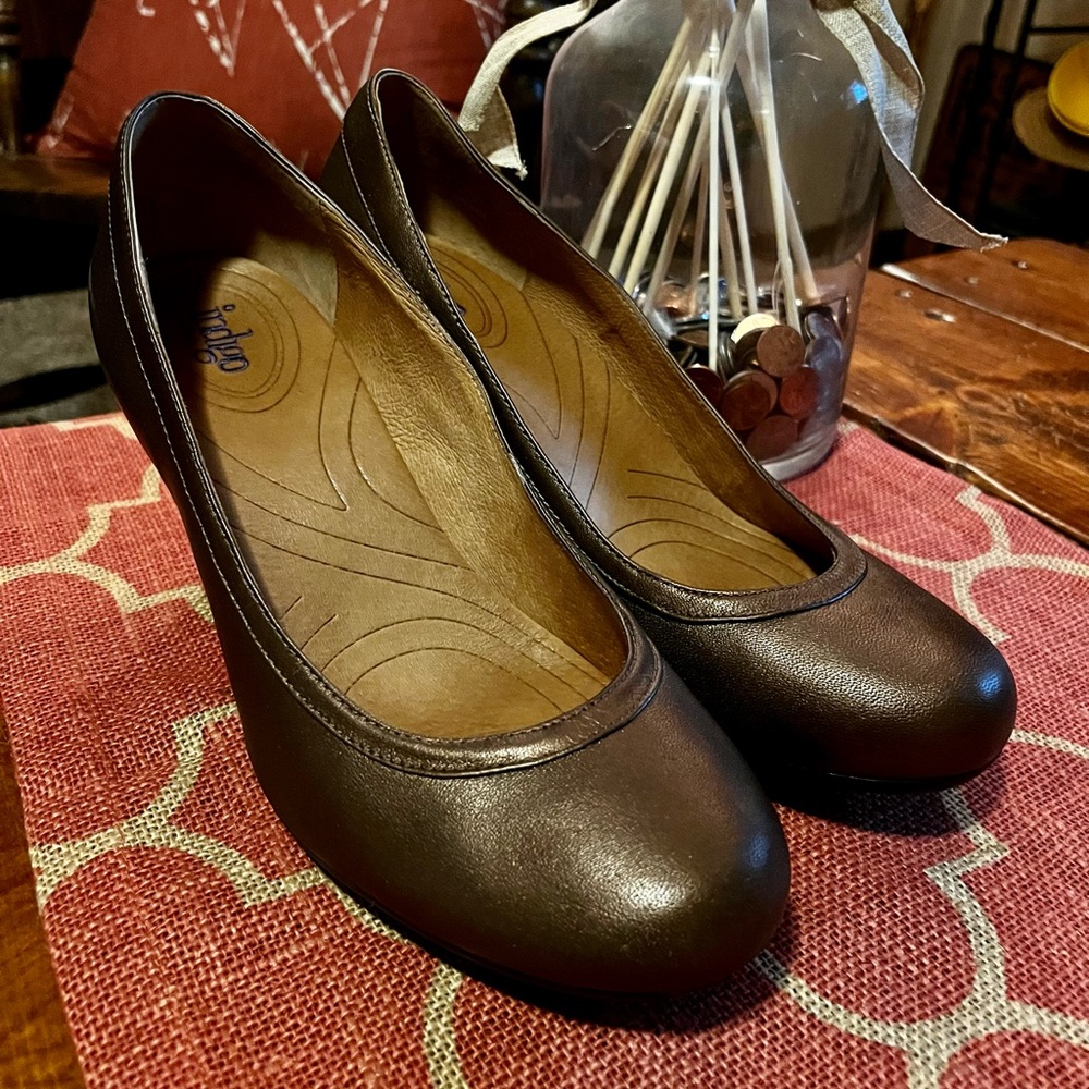 Vintage-Style: Indigo by Clarks Rose-Mauve Metallic Heels, Size 11